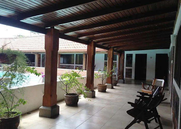 El Bramadero Hotel *